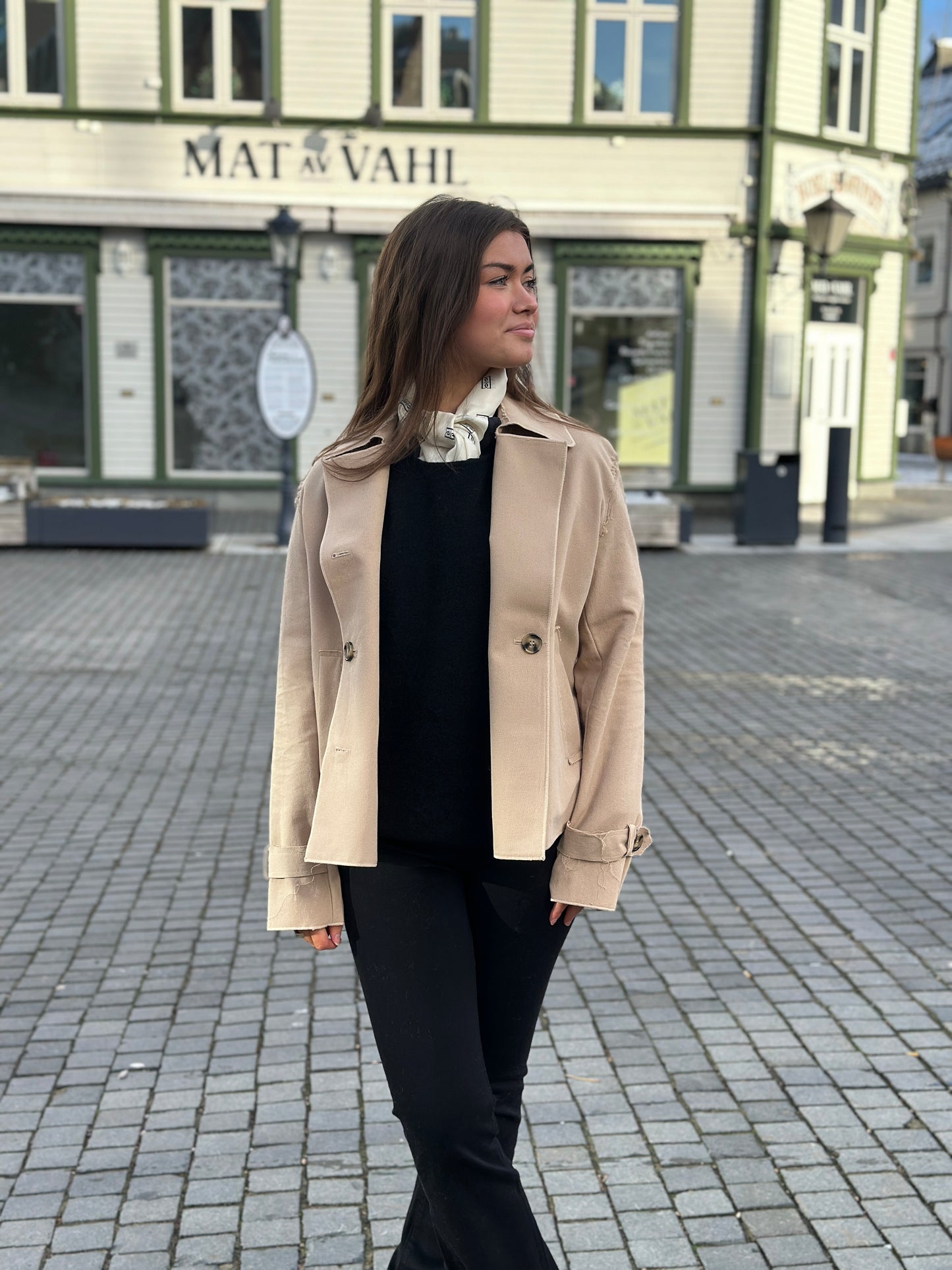 ROBBIE SHORT TRENCH COAT SAND