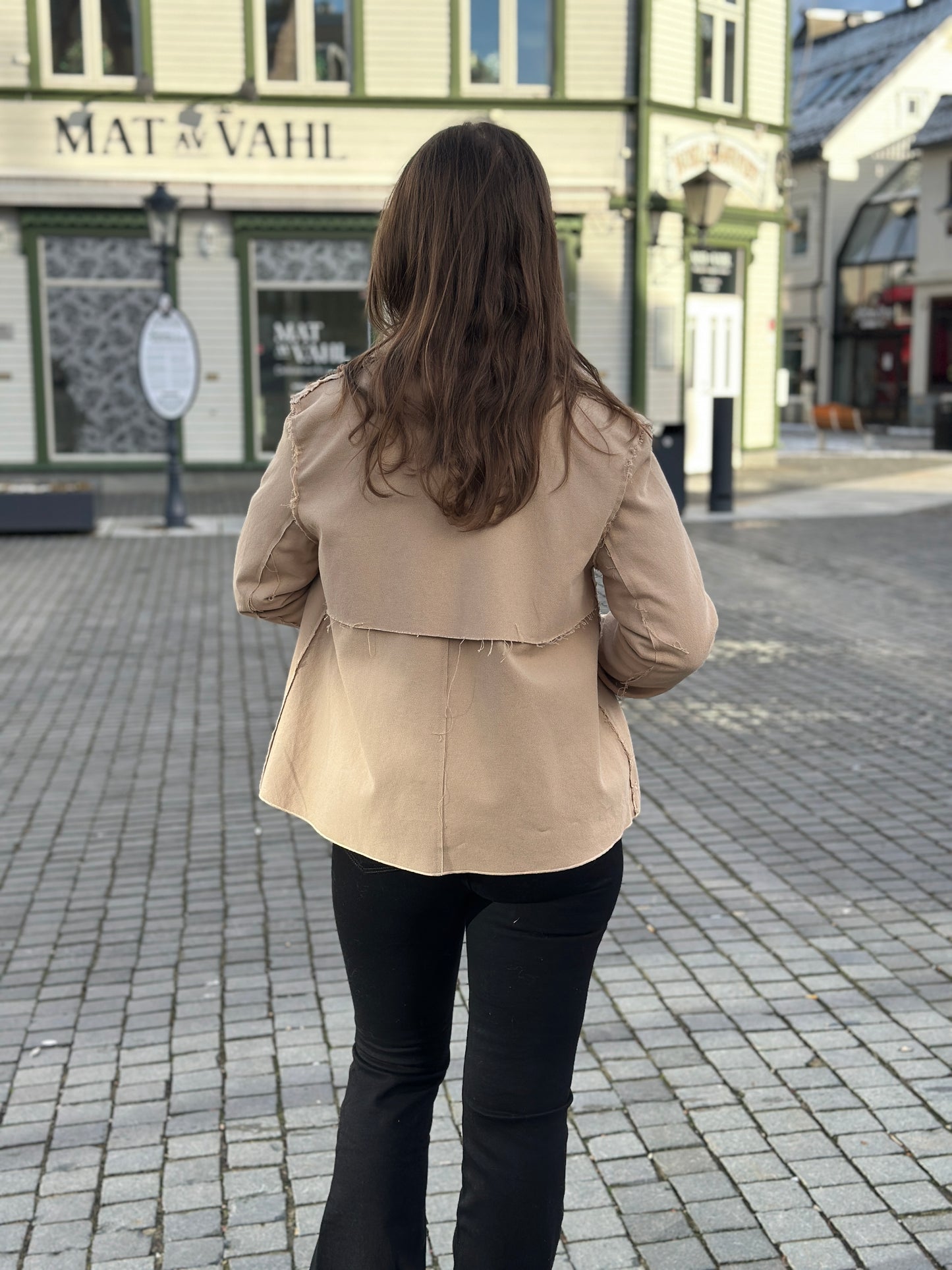 ROBBIE SHORT TRENCH COAT SAND