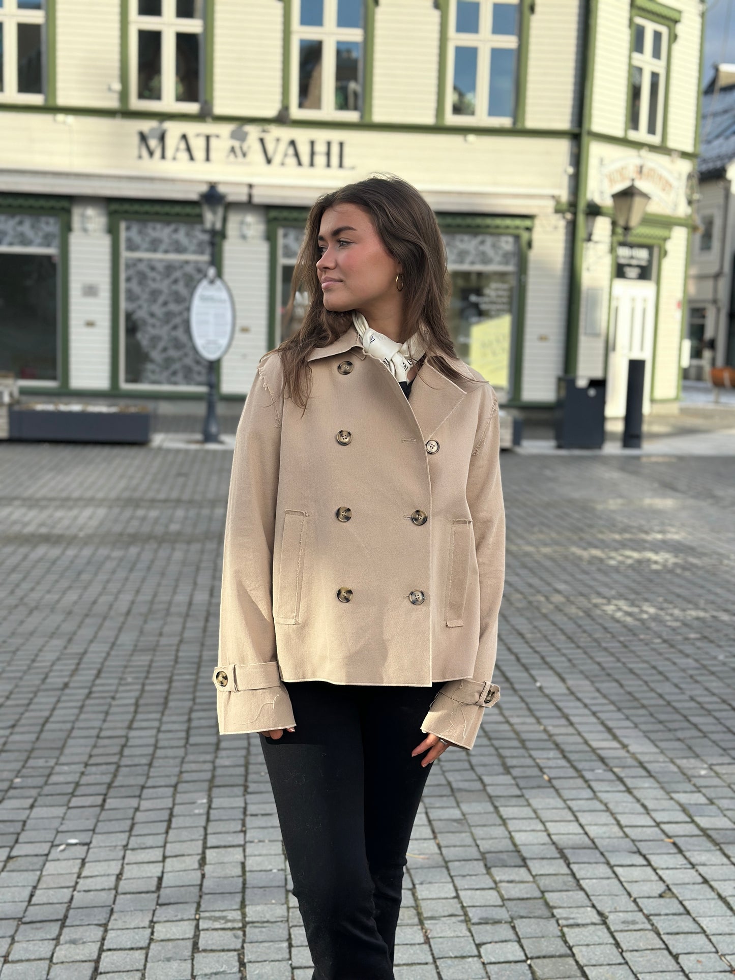 ROBBIE SHORT TRENCH COAT SAND