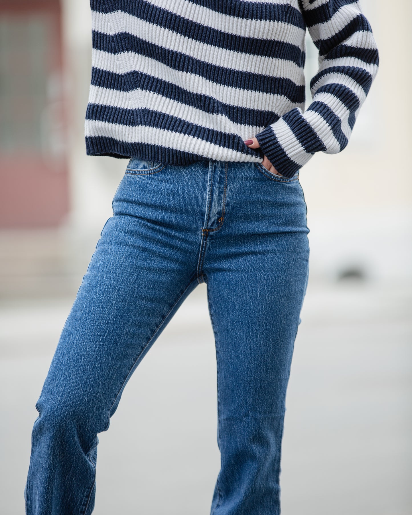 DEBBIE BOOTCUT JEANS INDIGO BLÅ