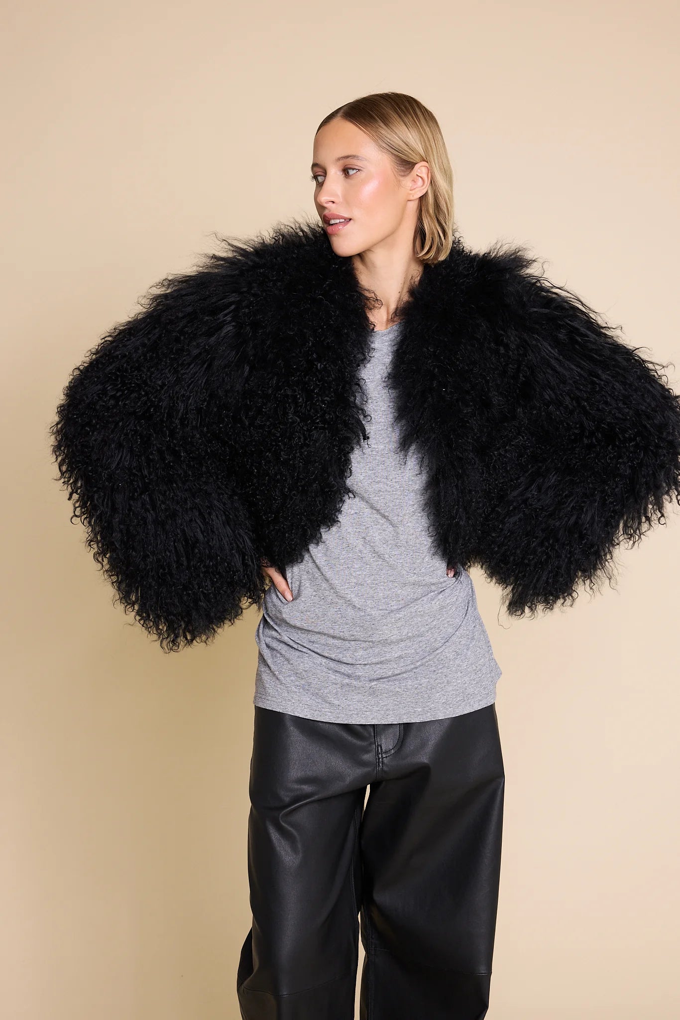 LINE FUR BLACK