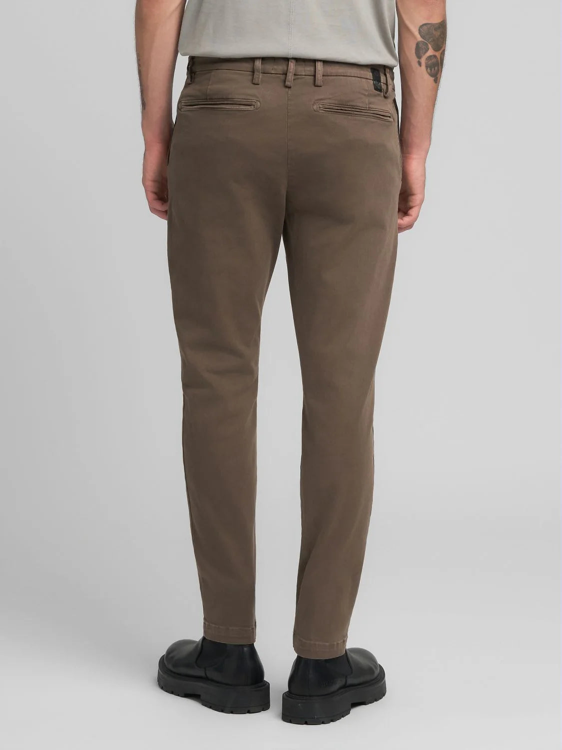 BENNI REGULAR-FIT CHINO JEANS BROWN