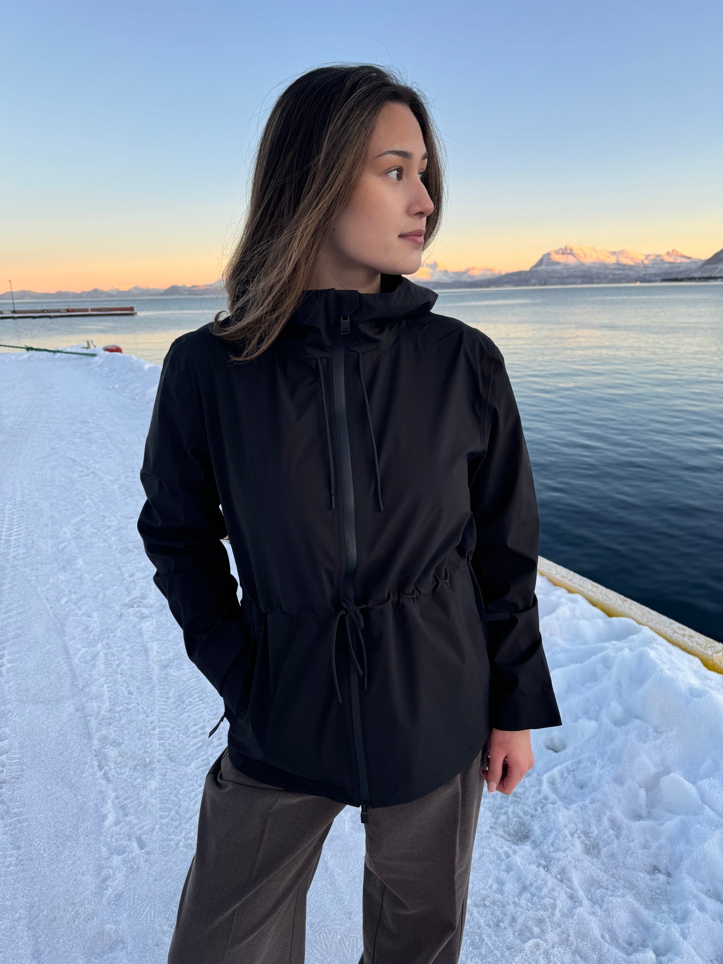 SUVA HARDSHELL STRING W JACKET BLACK