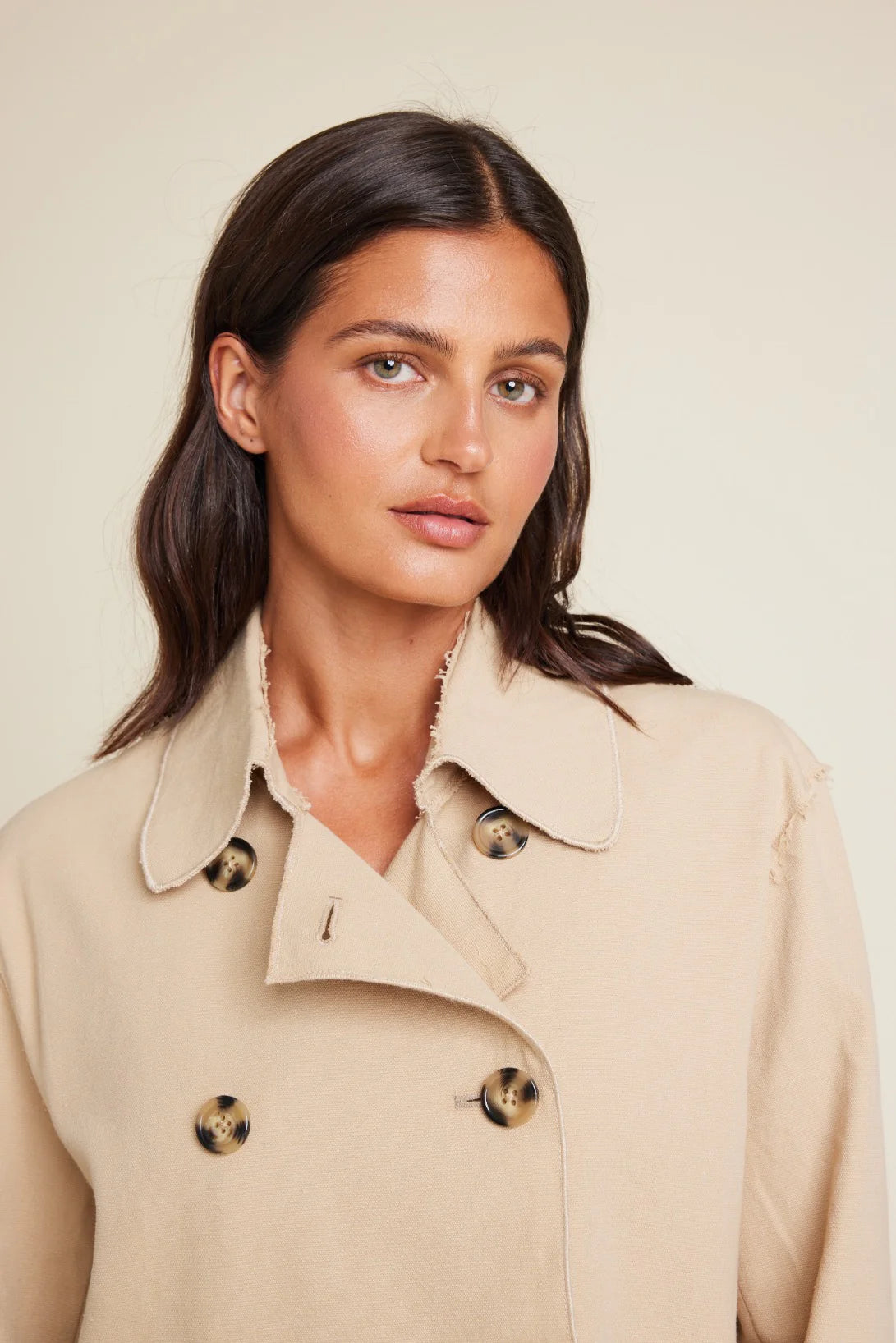 ROBBIE SHORT TRENCH COAT SAND