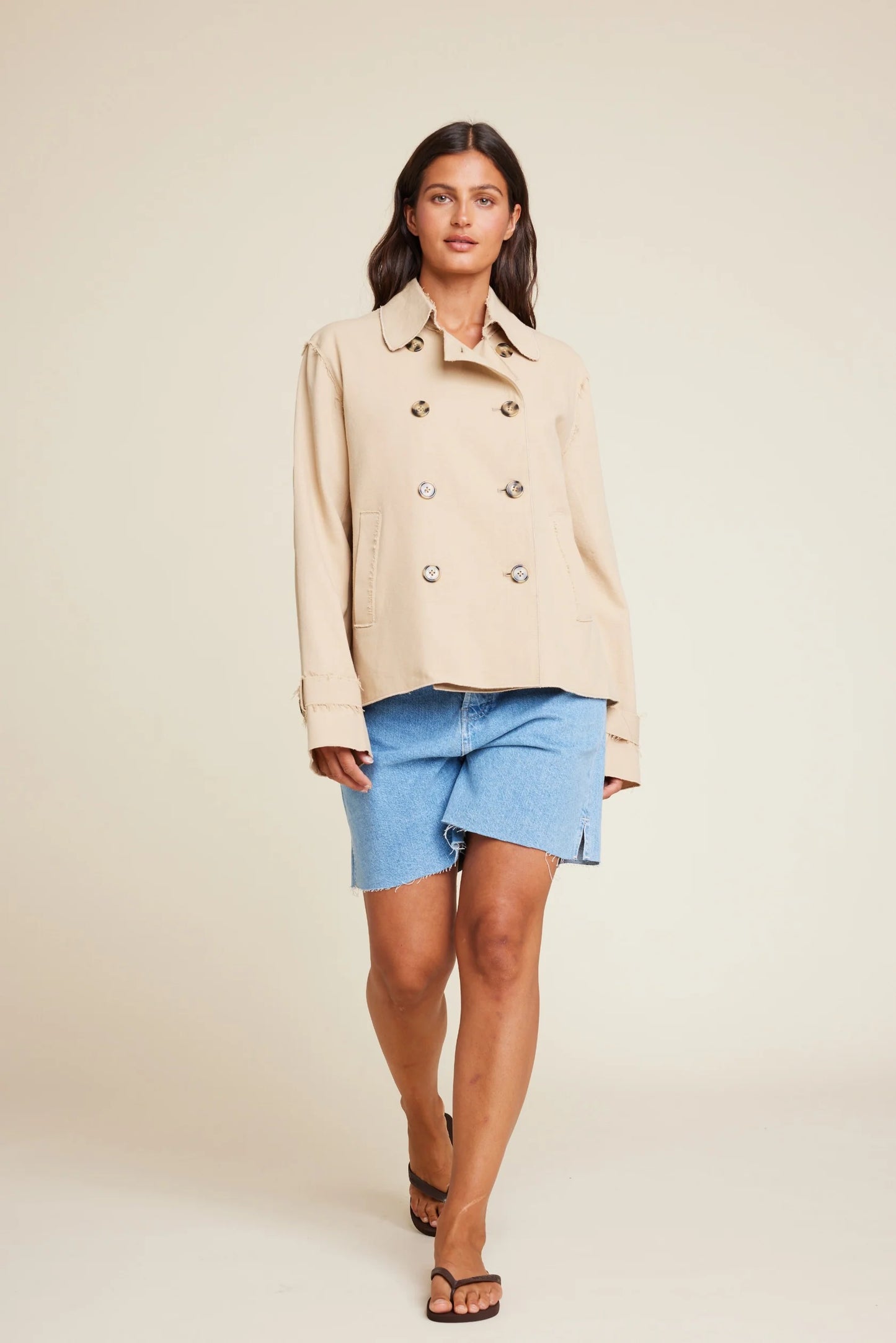 ROBBIE SHORT TRENCH COAT SAND