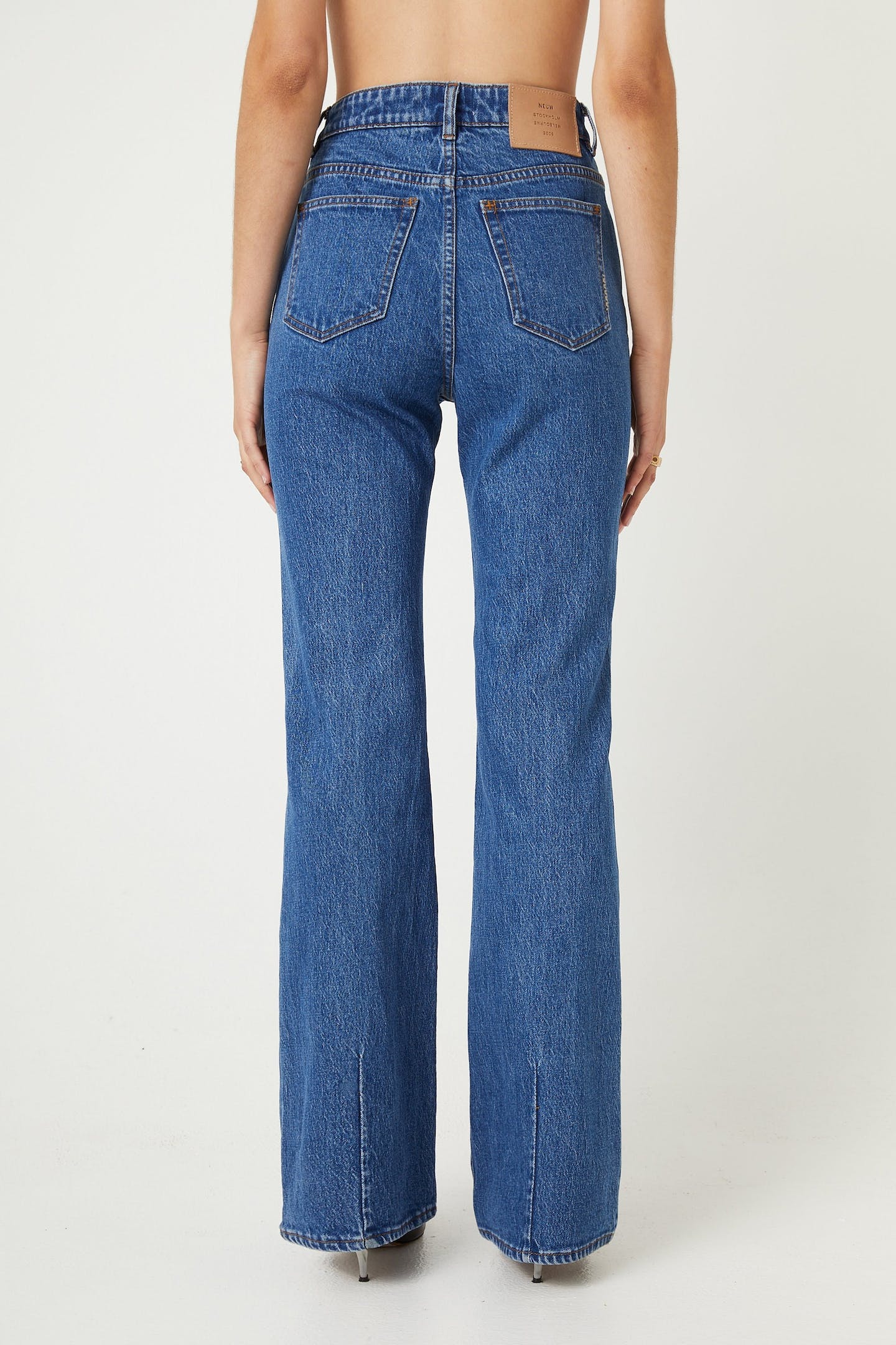 DEBBIE BOOTCUT JEANS INDIGO BLÅ