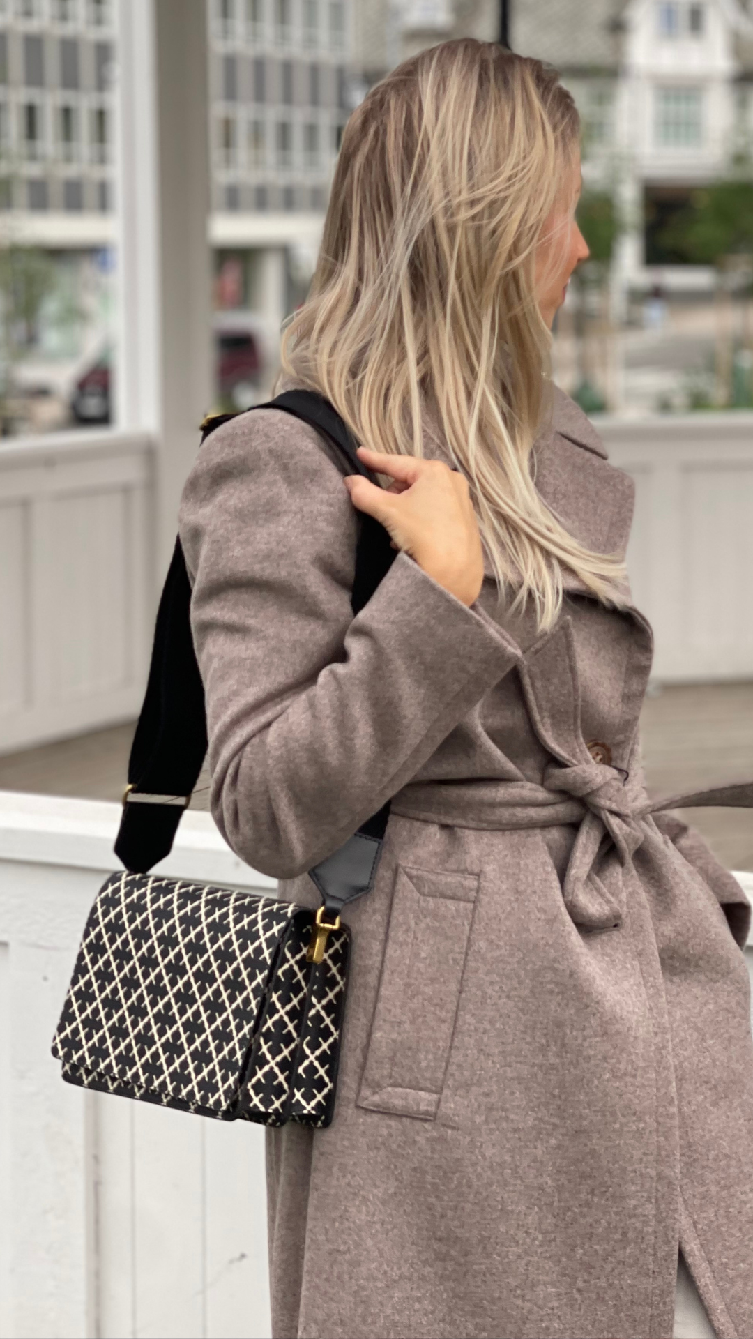 LOENNA SHOULDER BAG BLACK
