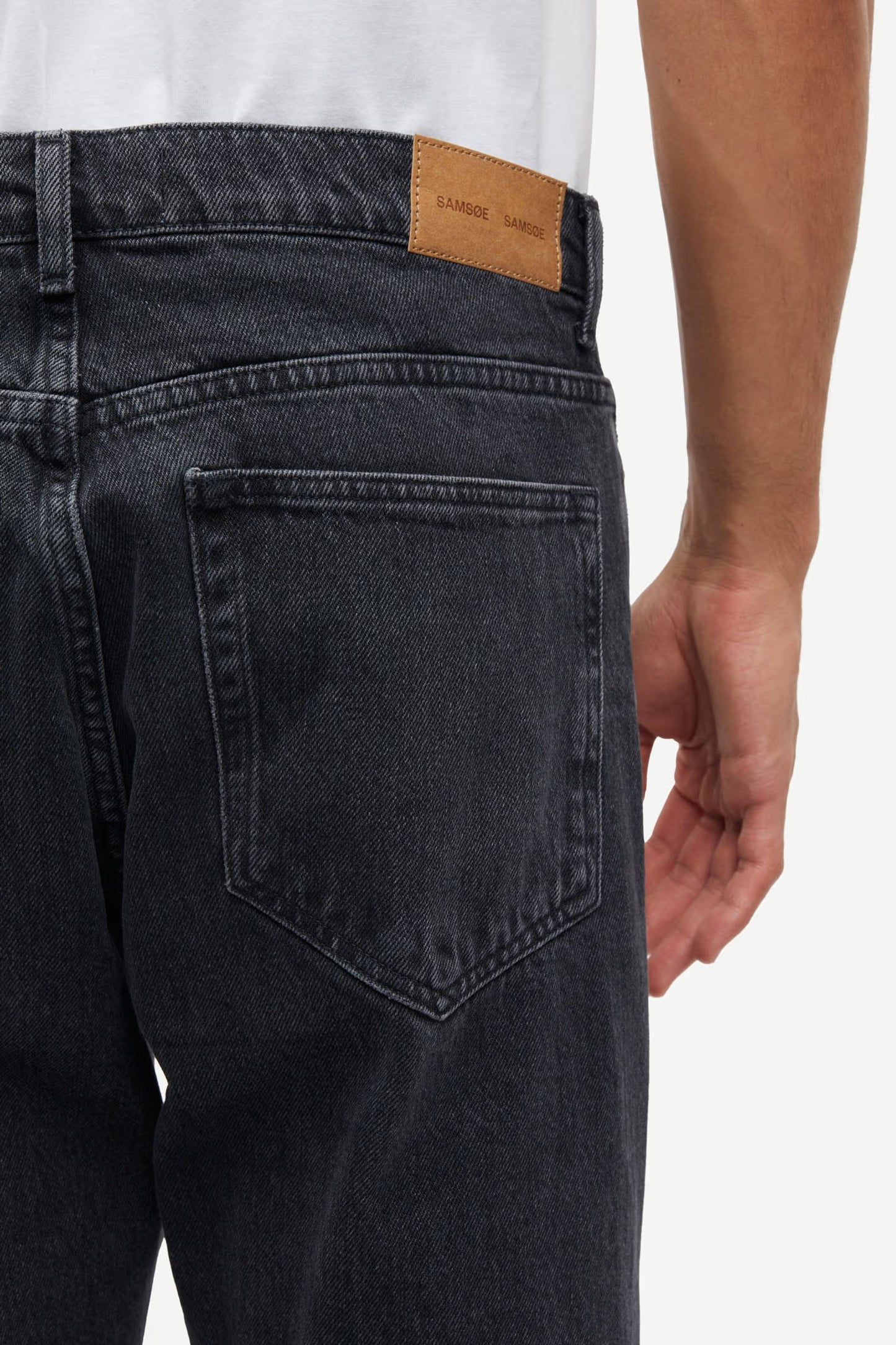 EDDIE JEANS BLACK BIZZARD