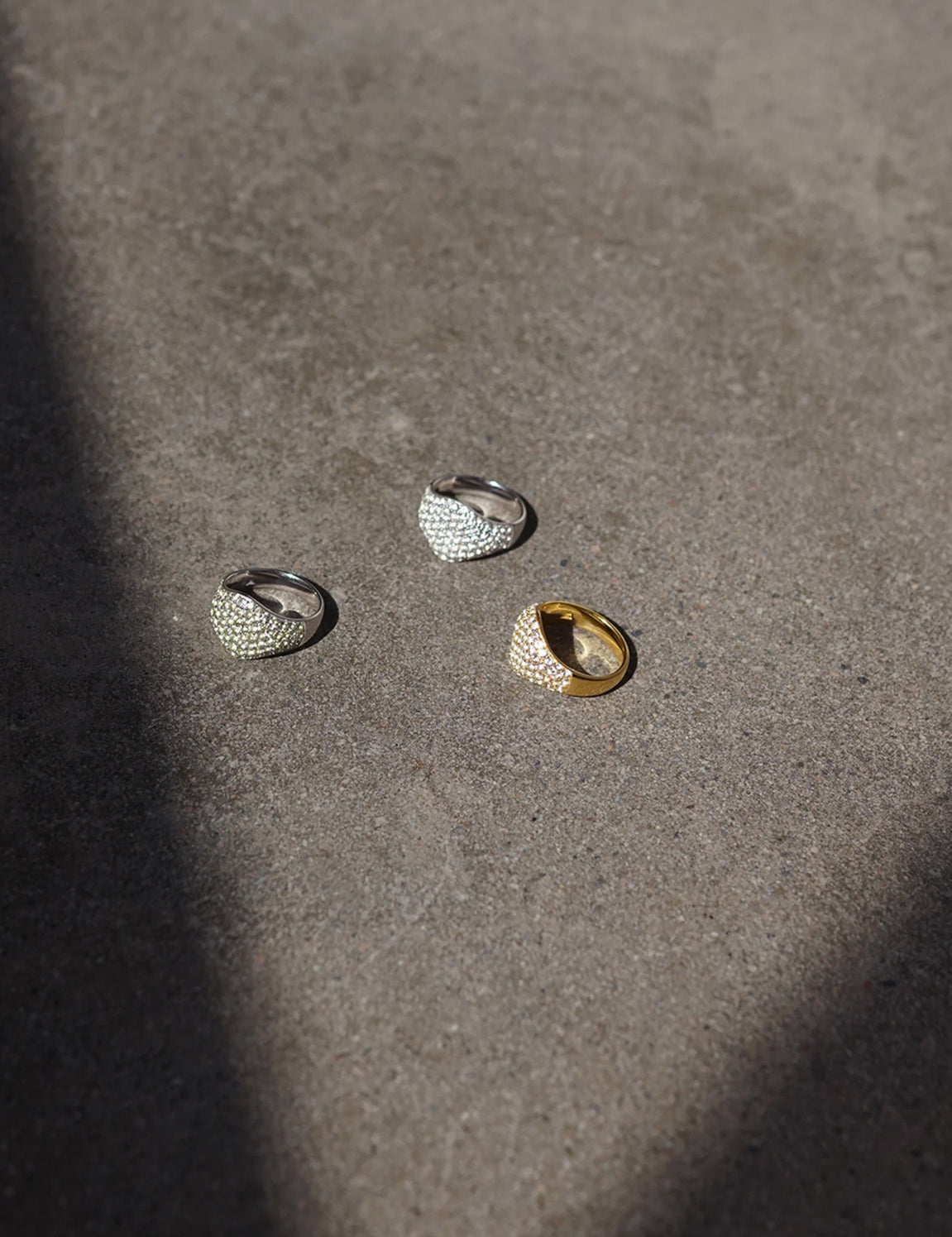MINI OVAL COCKTAIL WHITE RING SILVER