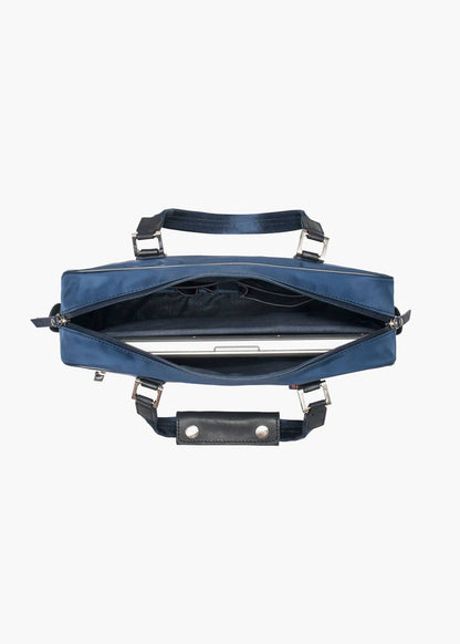 Attaché