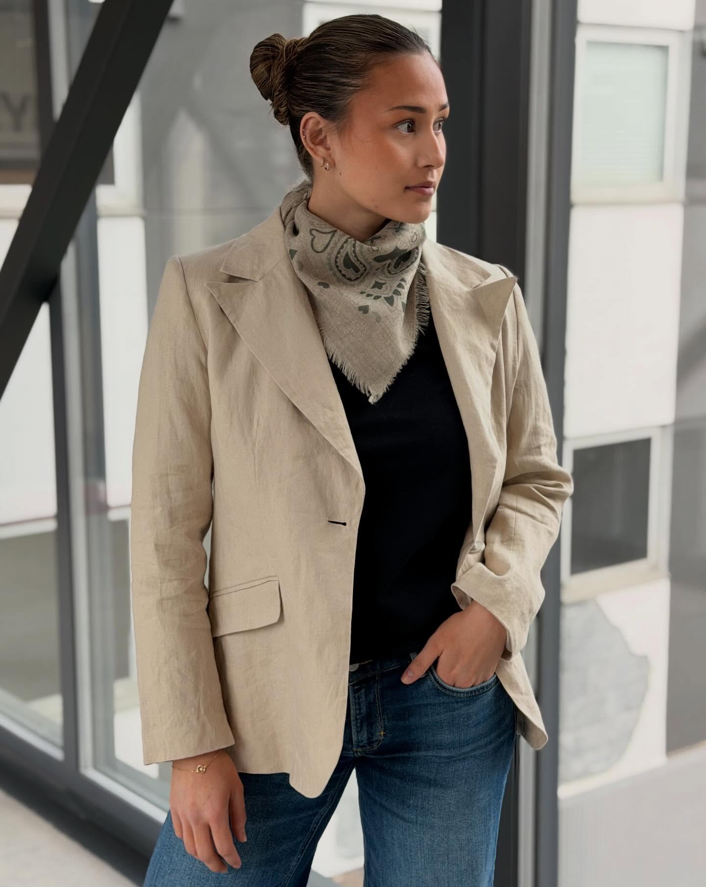 Skjerf mønstert 85x85 beige