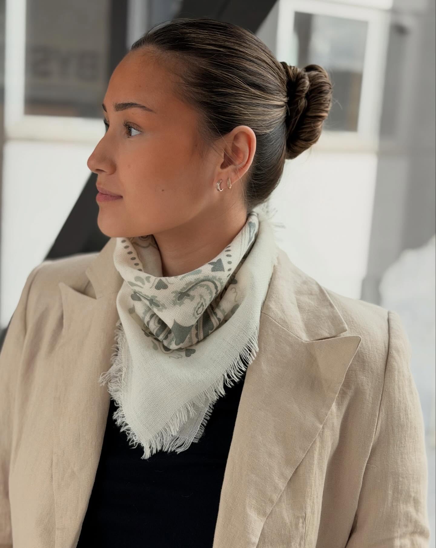 Skjerf mønstert 85x85 offwhite