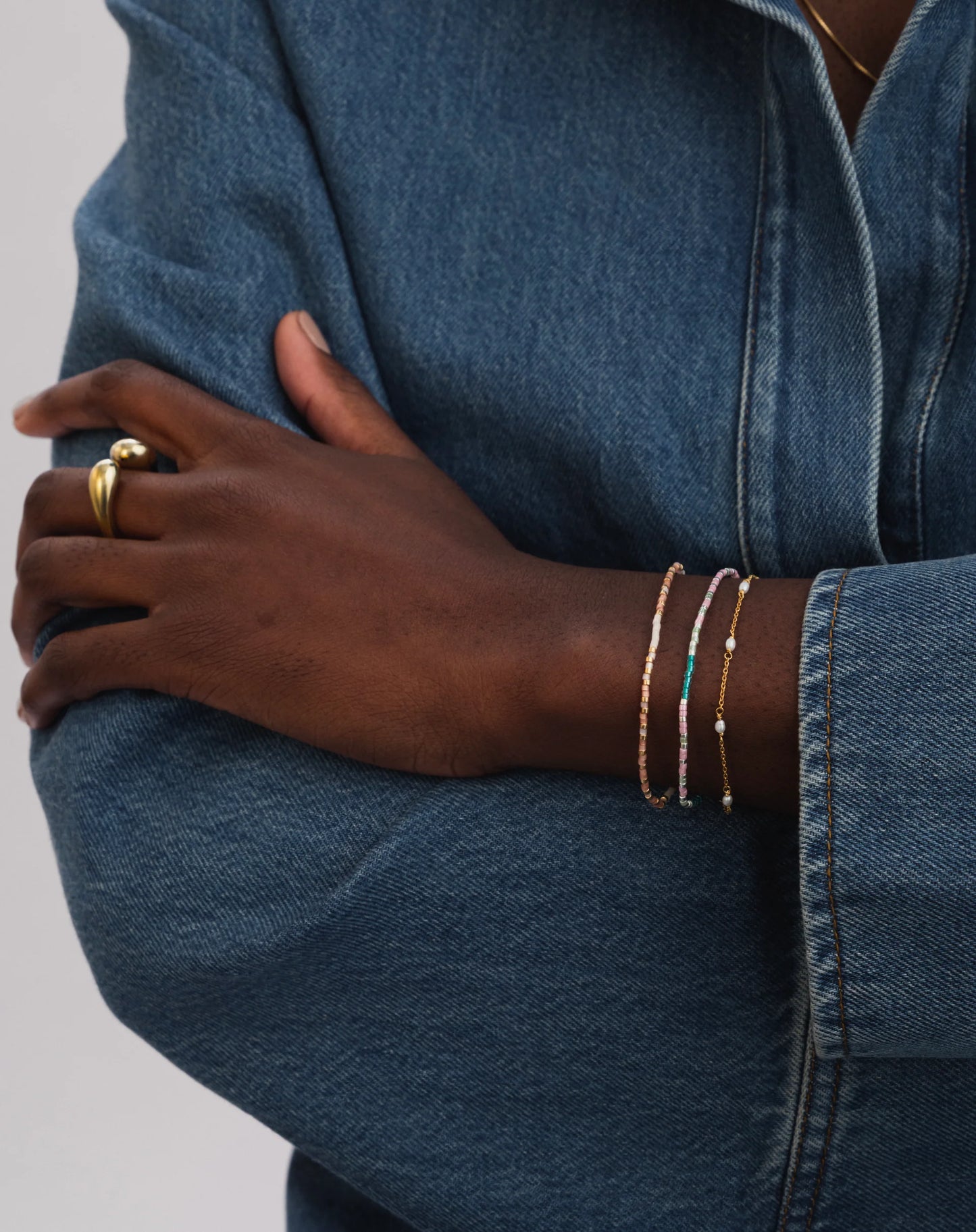 TREASURE MULTI PEARL BRACELET GOLD