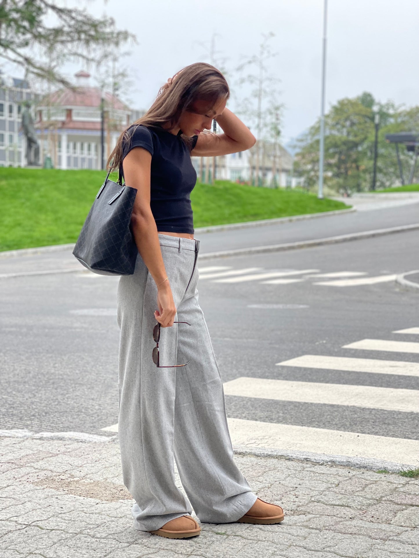 EVELYN TROUSER LIGHT GREY