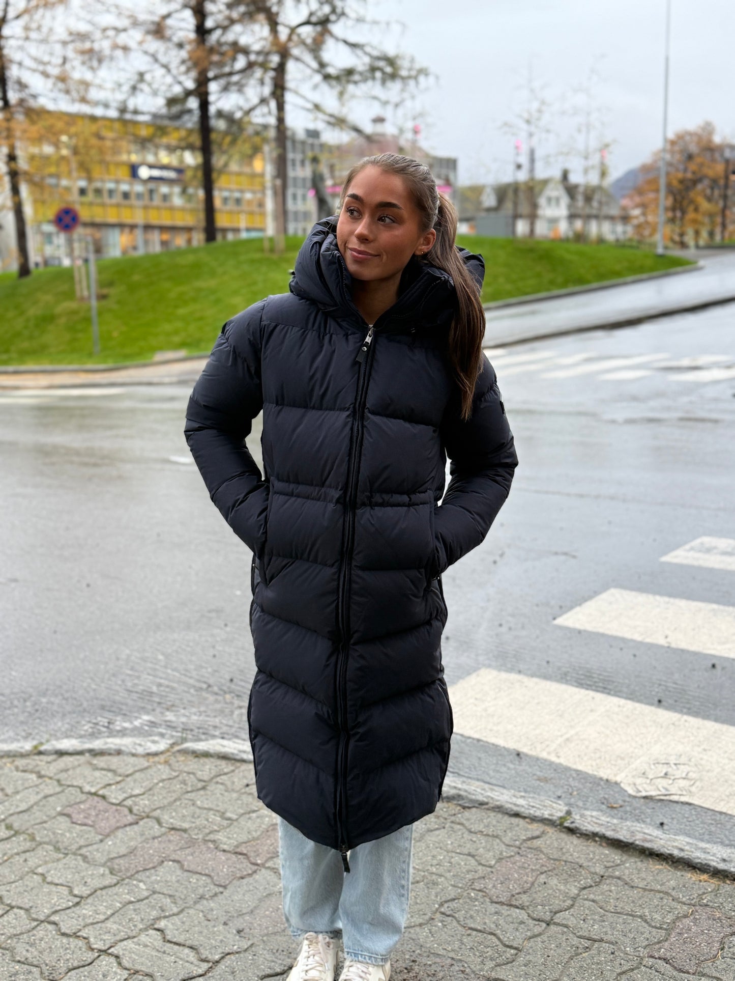 59 LUNA DUNKÅPE SVART