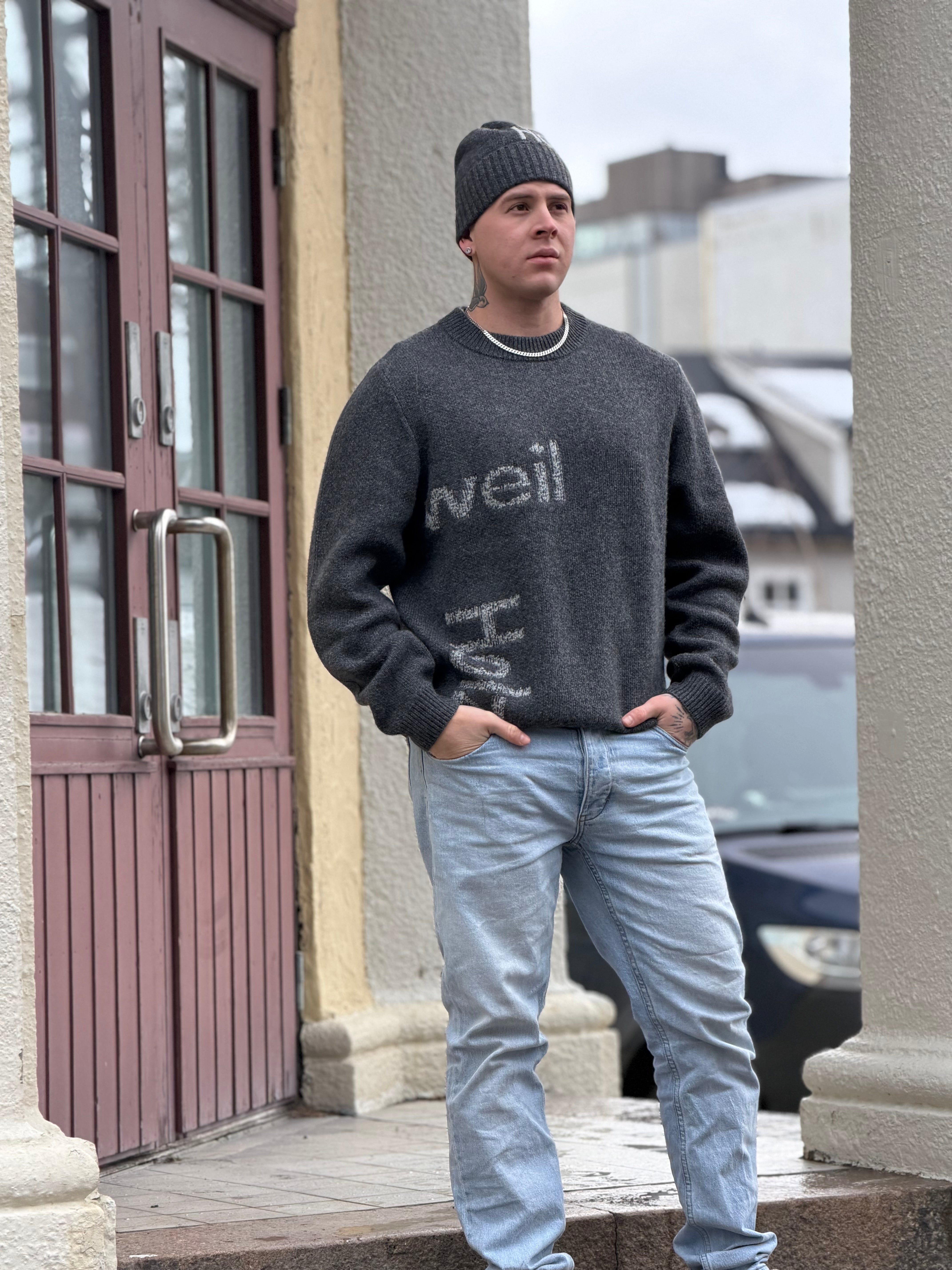 HAZA LOGO CREWNECK SWEATER – BYHA.NO