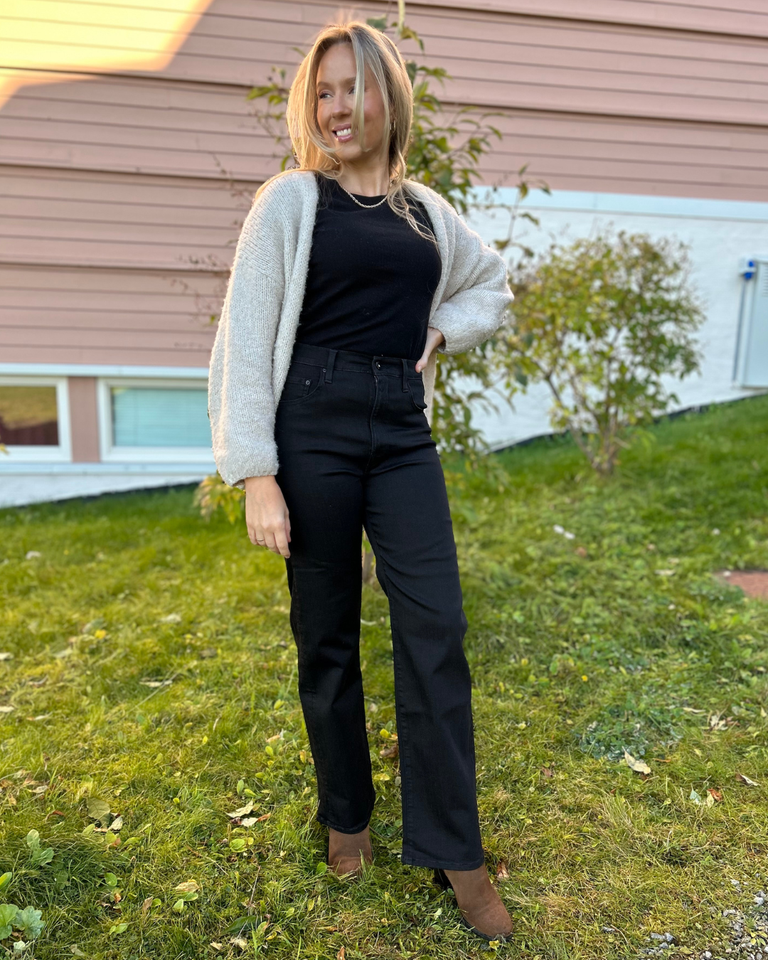REYNE STRAIGHT JEANS SORT