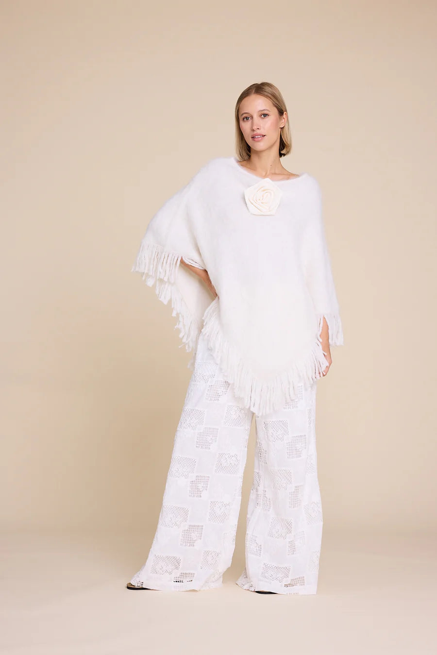 KNITTED PONCHO CREME