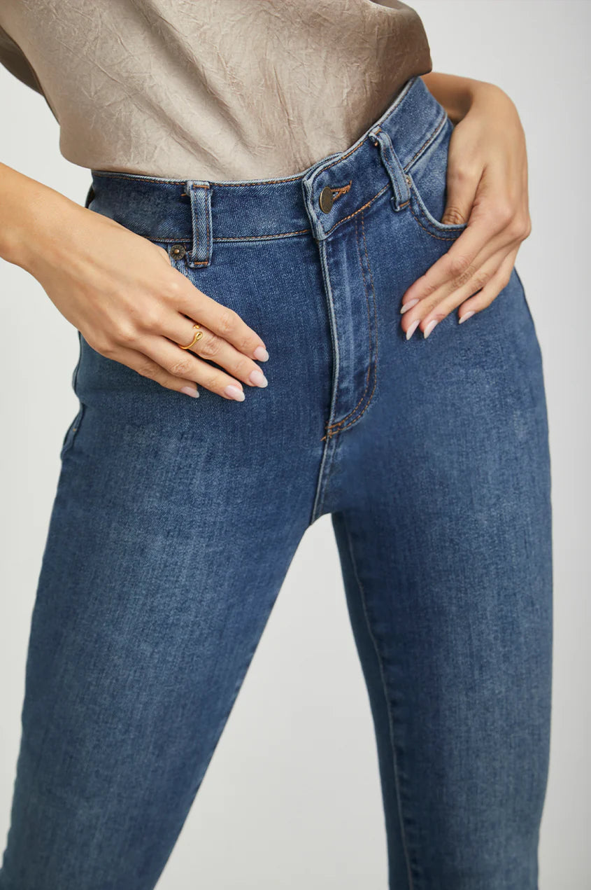 LARCHMONT SKINNY BALTIC BLUE