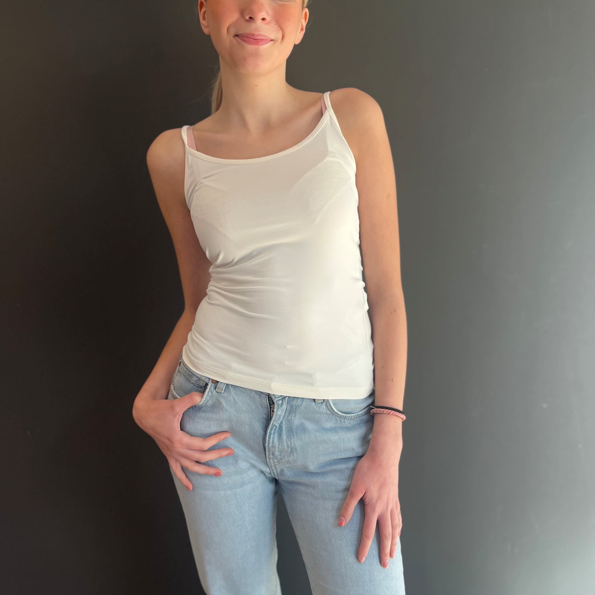LEA SINGLET HVIT