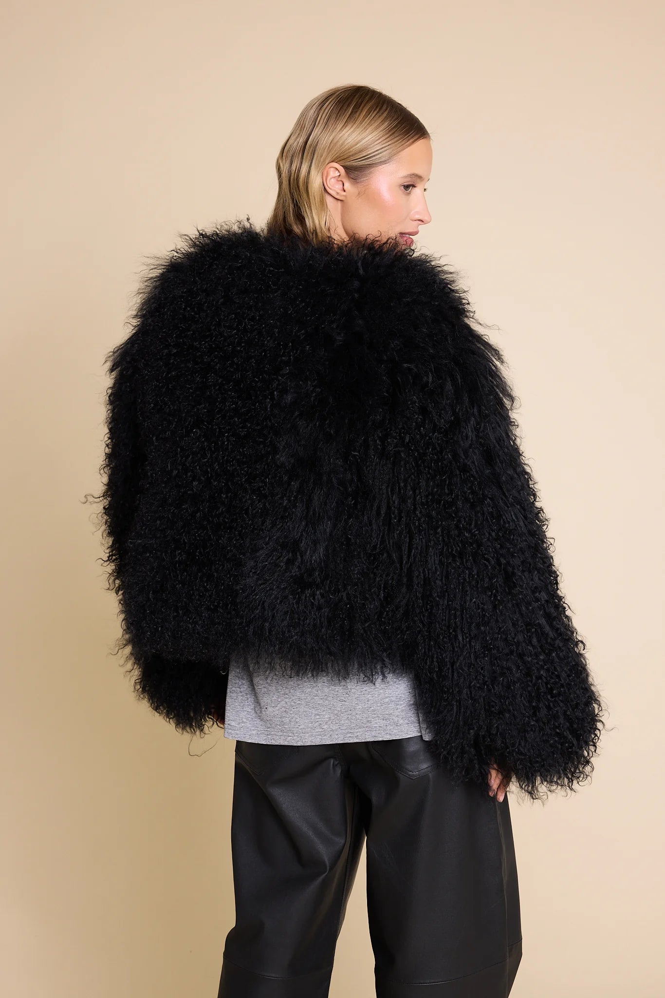 LINE FUR BLACK