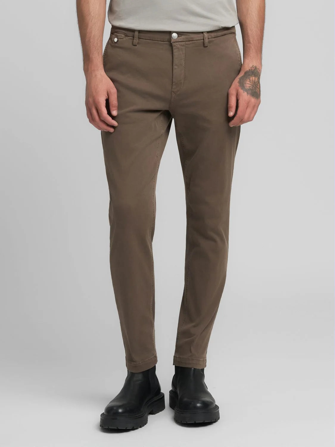 BENNI REGULAR-FIT CHINO JEANS BROWN