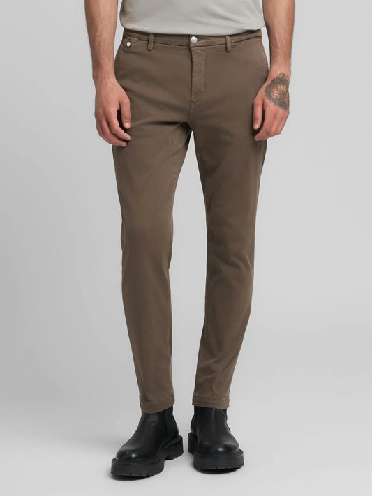 BENNI REGULAR-FIT CHINO JEANS BROWN