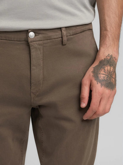 BENNI REGULAR-FIT CHINO JEANS BROWN