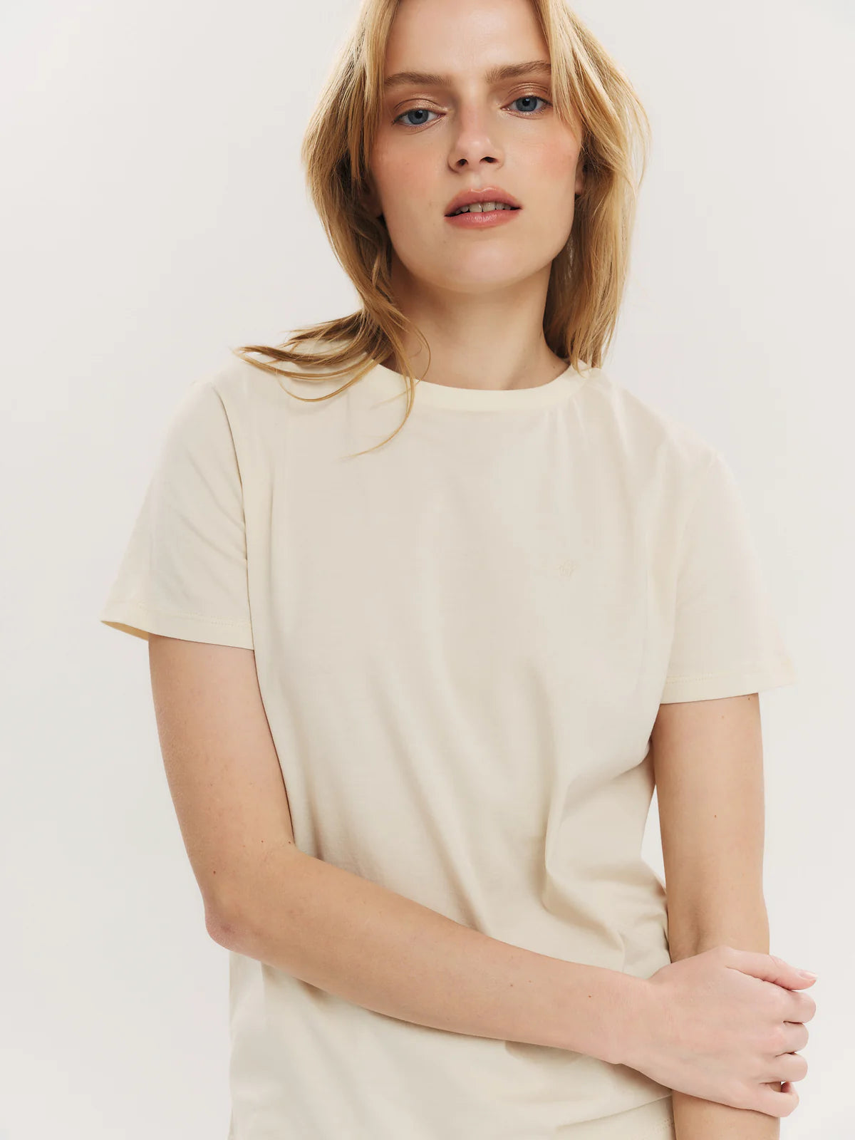 ELFREDA EMBROIDERY TEE CREME