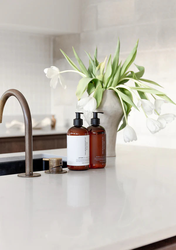 UNWIND COCONUT & WATER FLOWER HAND & BODY WASH