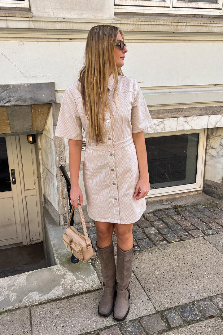 BENITA DRESS BEIGE/WHITE