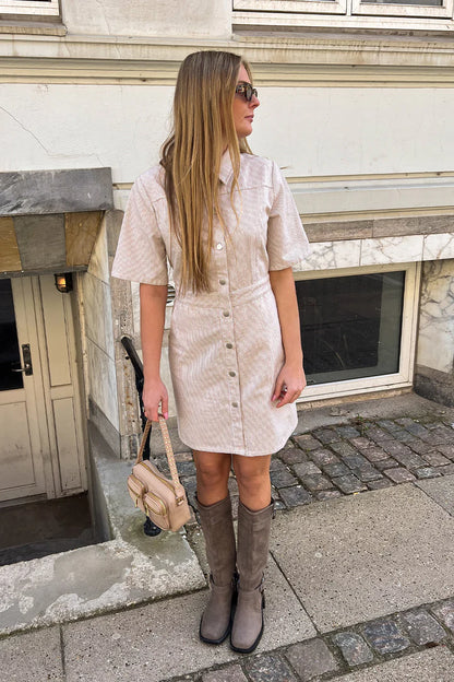 BENITA DRESS BEIGE/WHITE