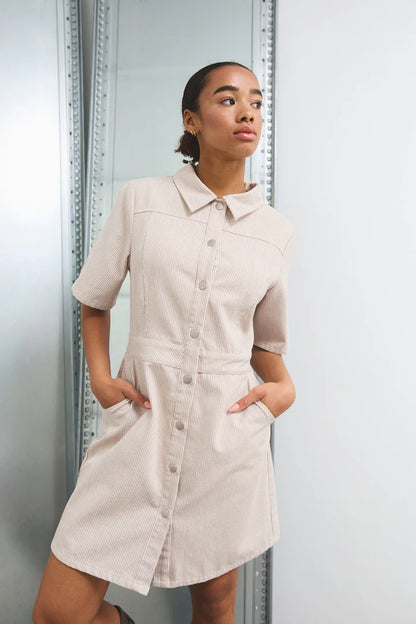 BENITA DRESS BEIGE/WHITE