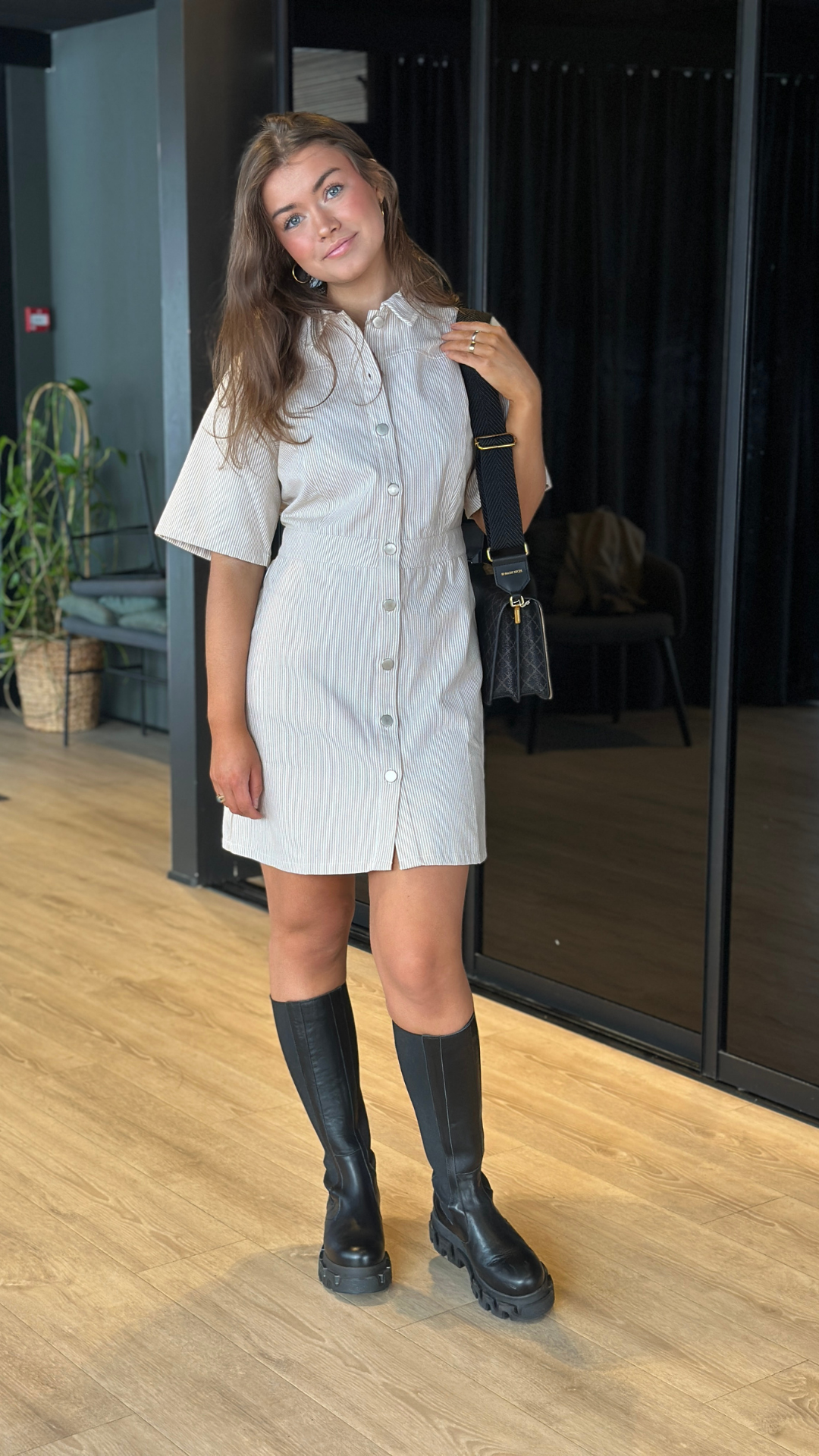 BENITA DRESS BEIGE/WHITE