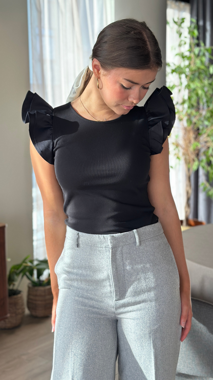 RUFFLE TEE BLACK