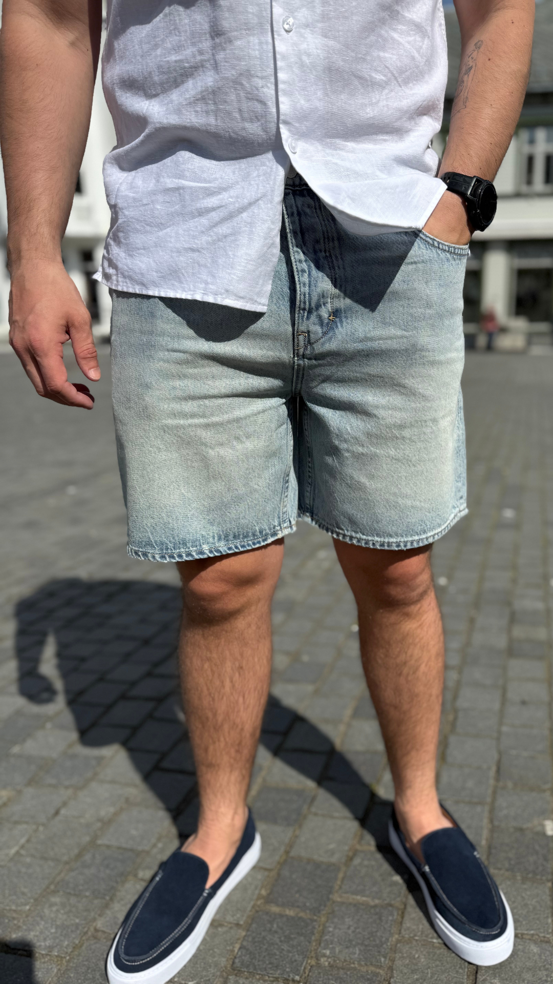 LOU SHORT DUST