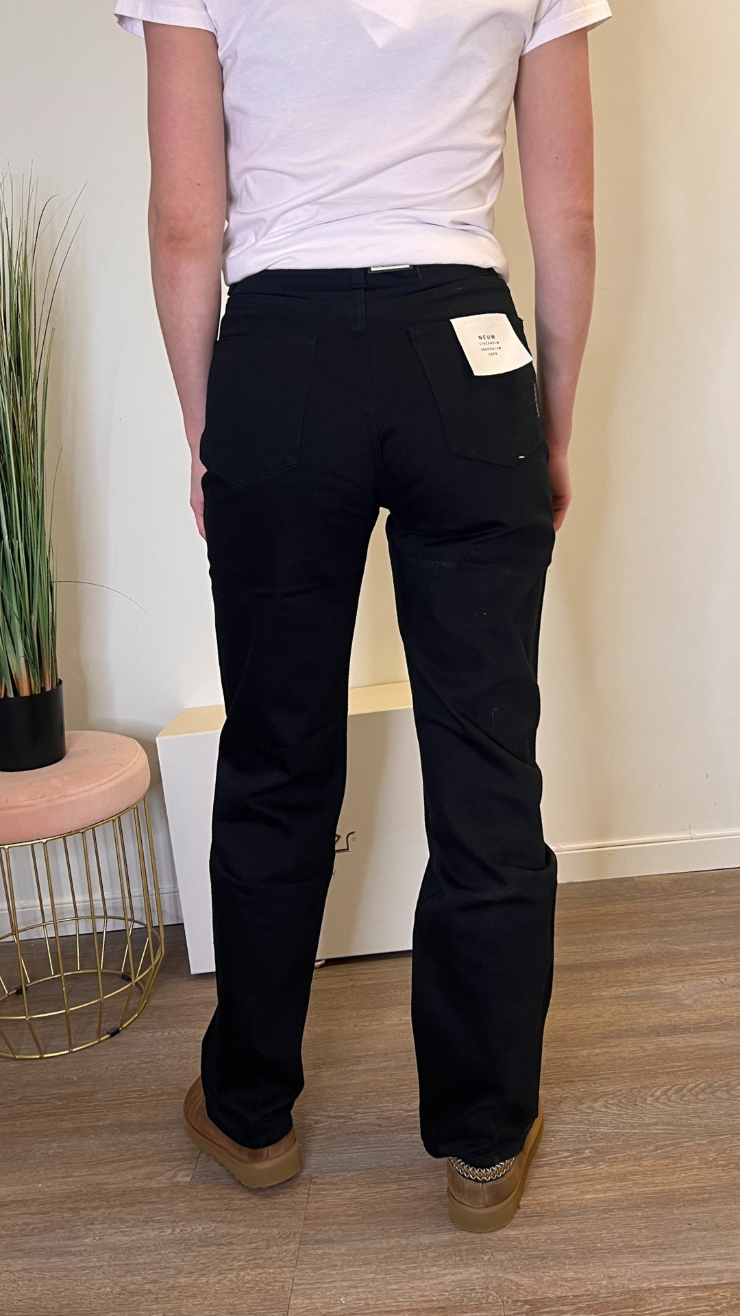 NICO STRAIGHT STAY B