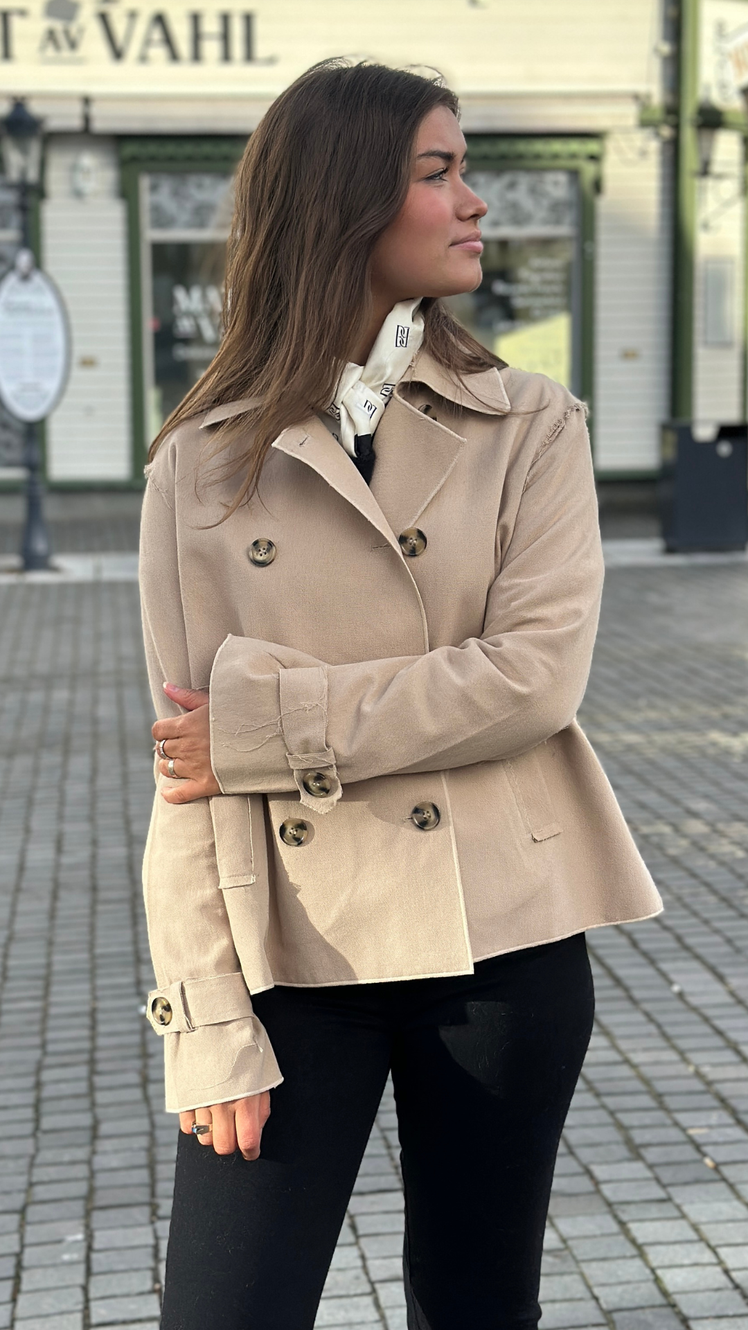 ROBBIE SHORT TRENCH COAT SAND
