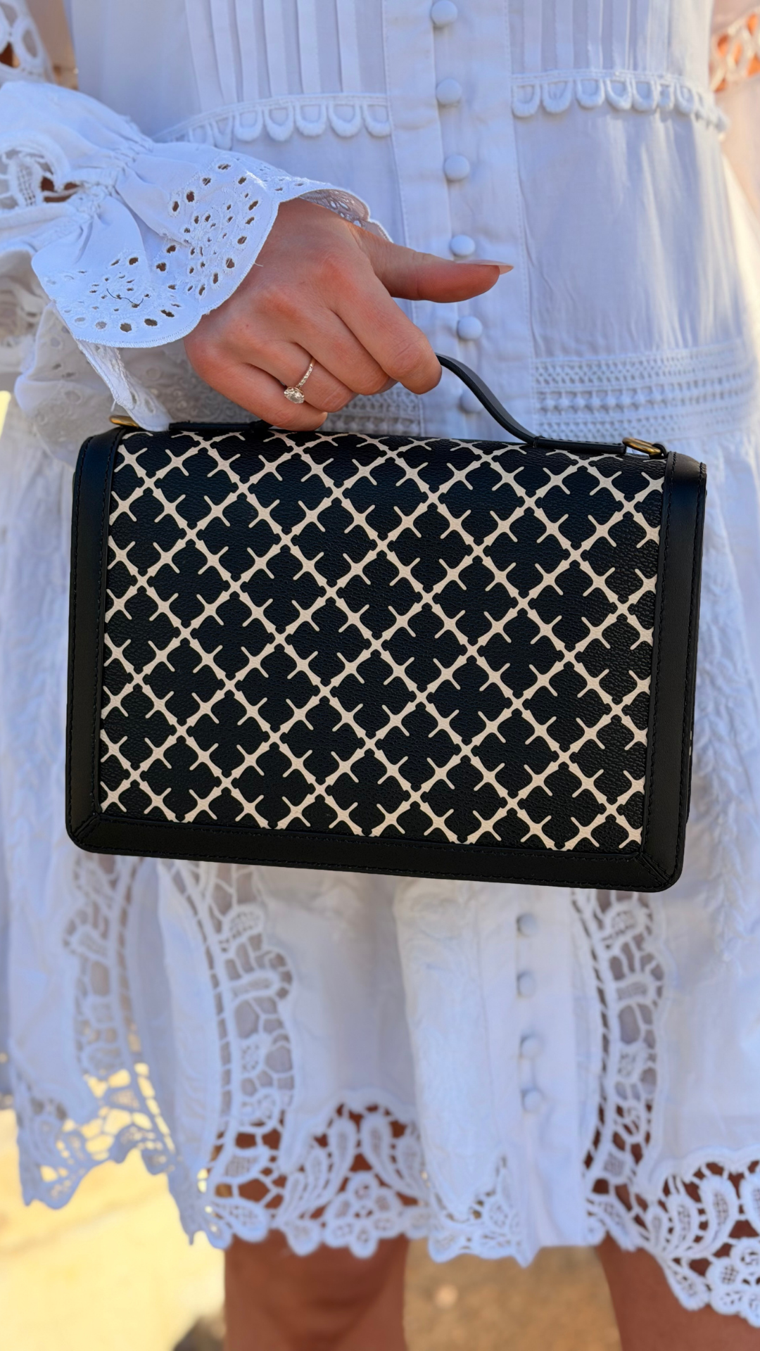 LOENNAS SHOULDER BAG BLACK