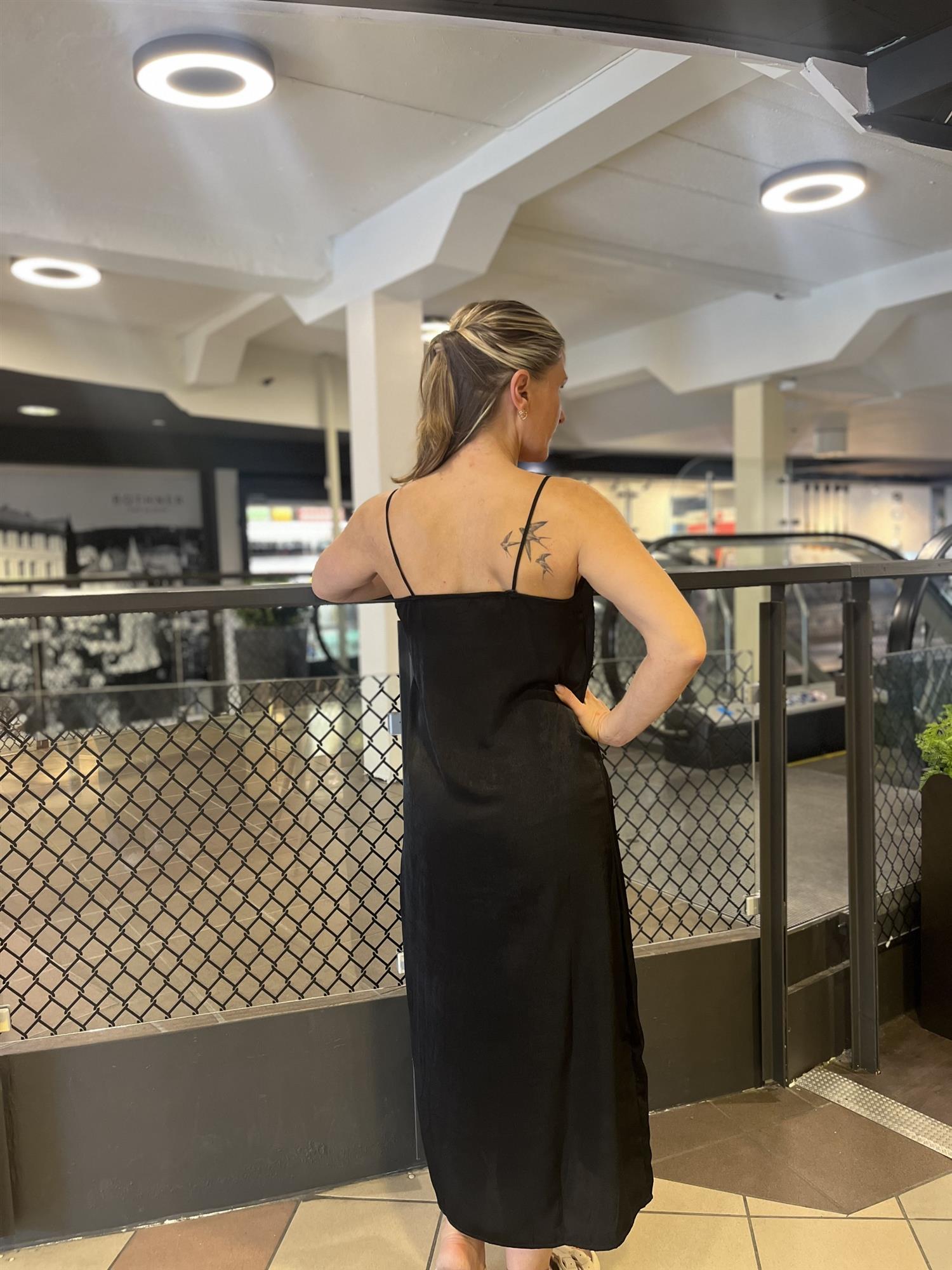 MILLE SINGLET MIDI KJOLE
