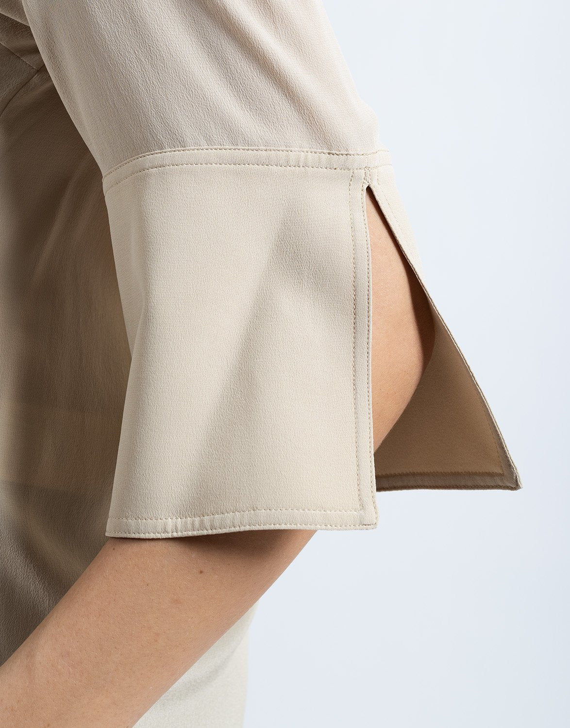 FLAYIA SILKEBLUSE BEIGE