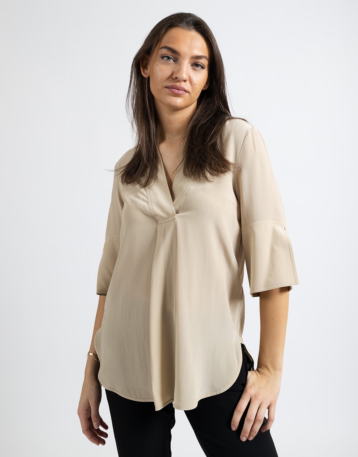 FLAYIA SILKEBLUSE BEIGE