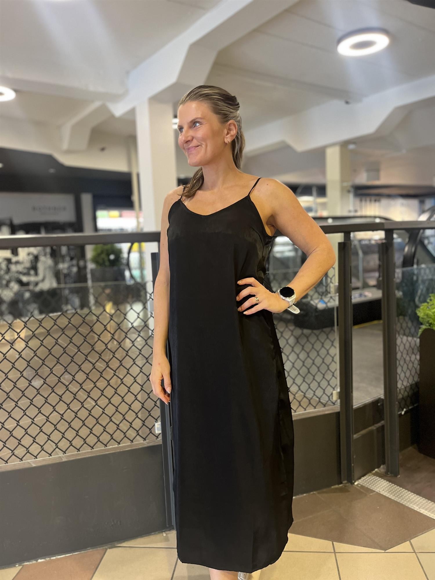 MILLE SINGLET MIDI KJOLE