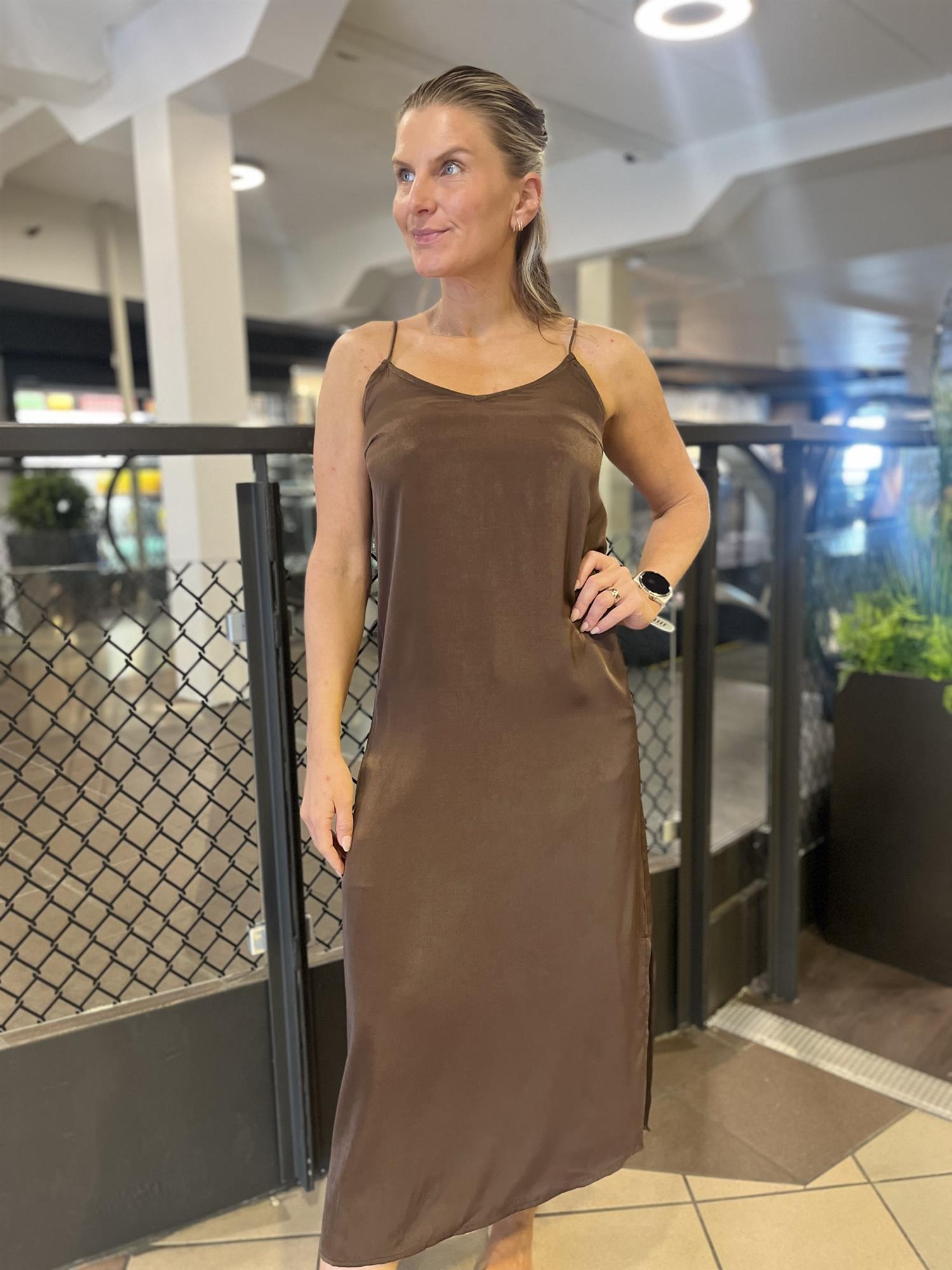 MILLE SINGLET MIDI KJOLE BRUN