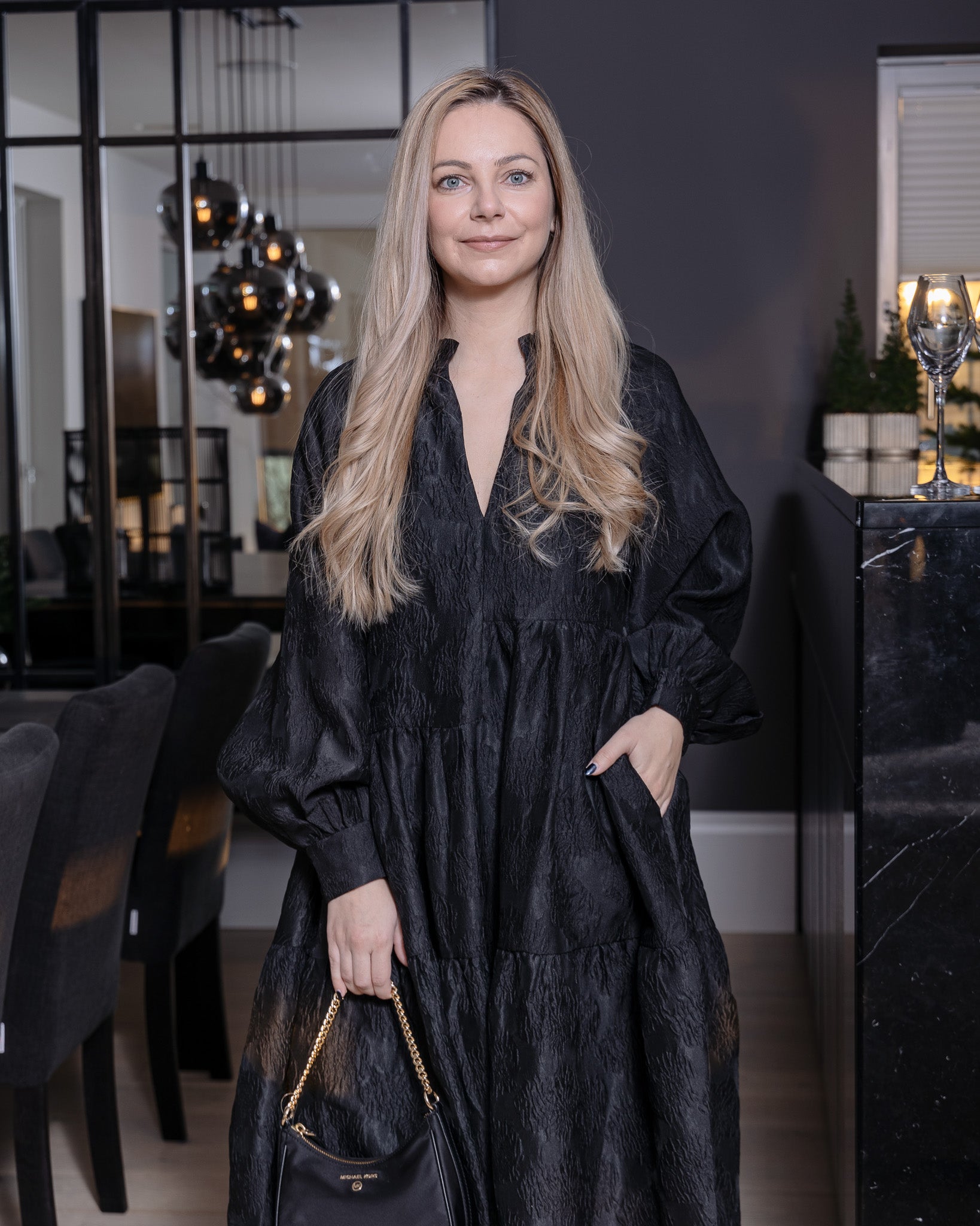KARLI SVART KJOLE