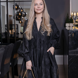 KARLI SVART KJOLE