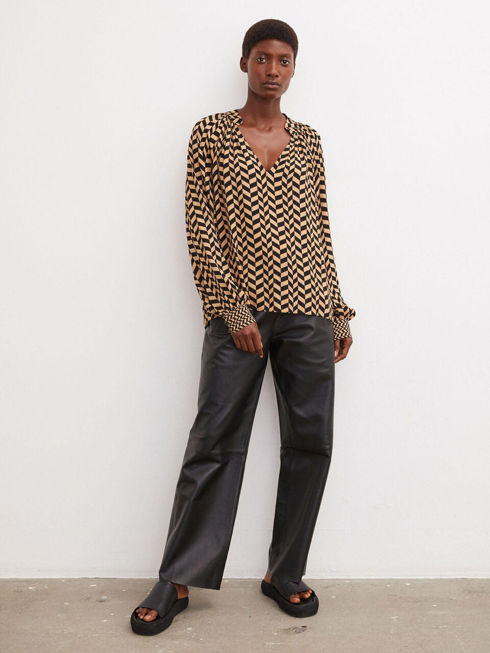 ROSANDA BRUNMØNSTRETE BLUSE
