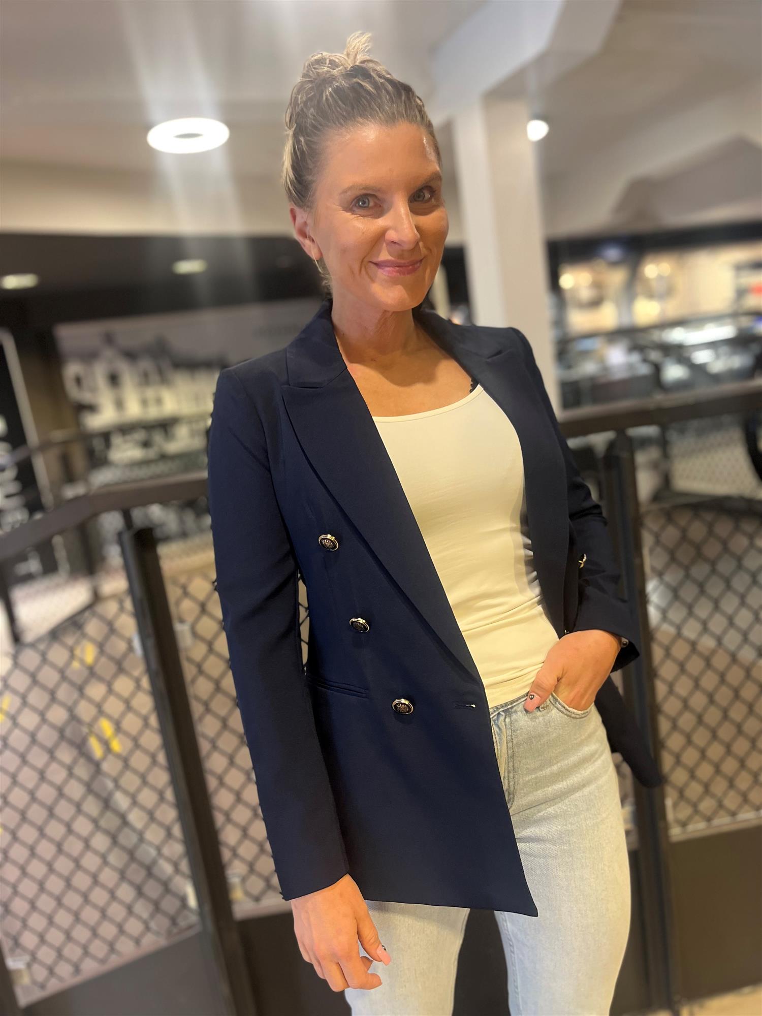ASTRID FLITTED BLAZER MARINEBLÅ