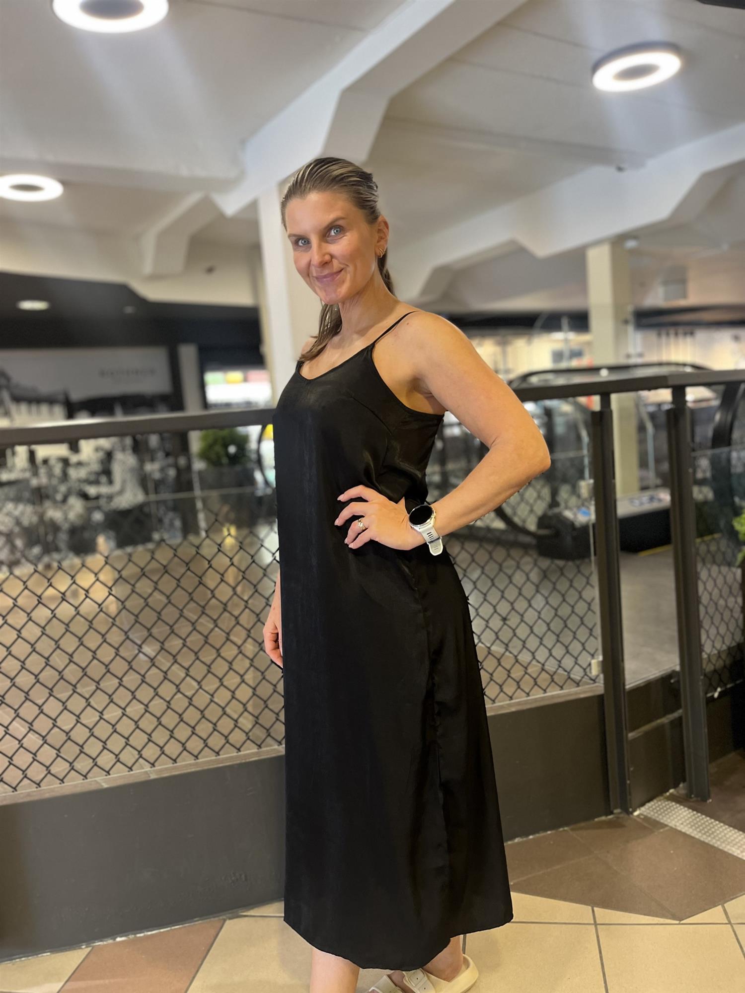 MILLE SINGLET MIDI KJOLE