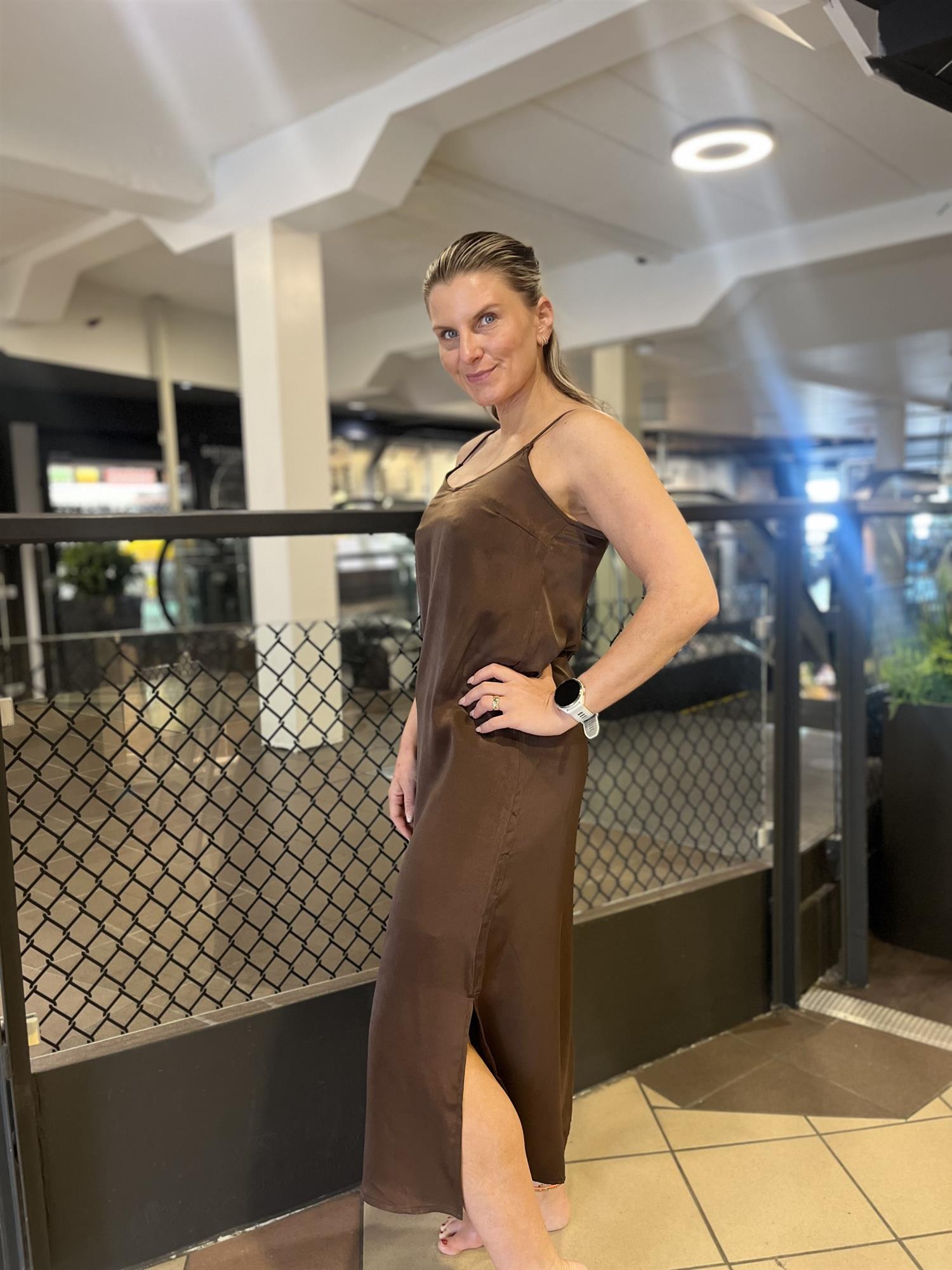 MILLE SINGLET MIDI KJOLE BRUN